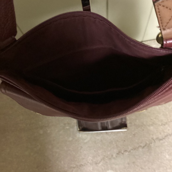 Fossil crossbody bag in ox blood red. - Picture 8 of 10